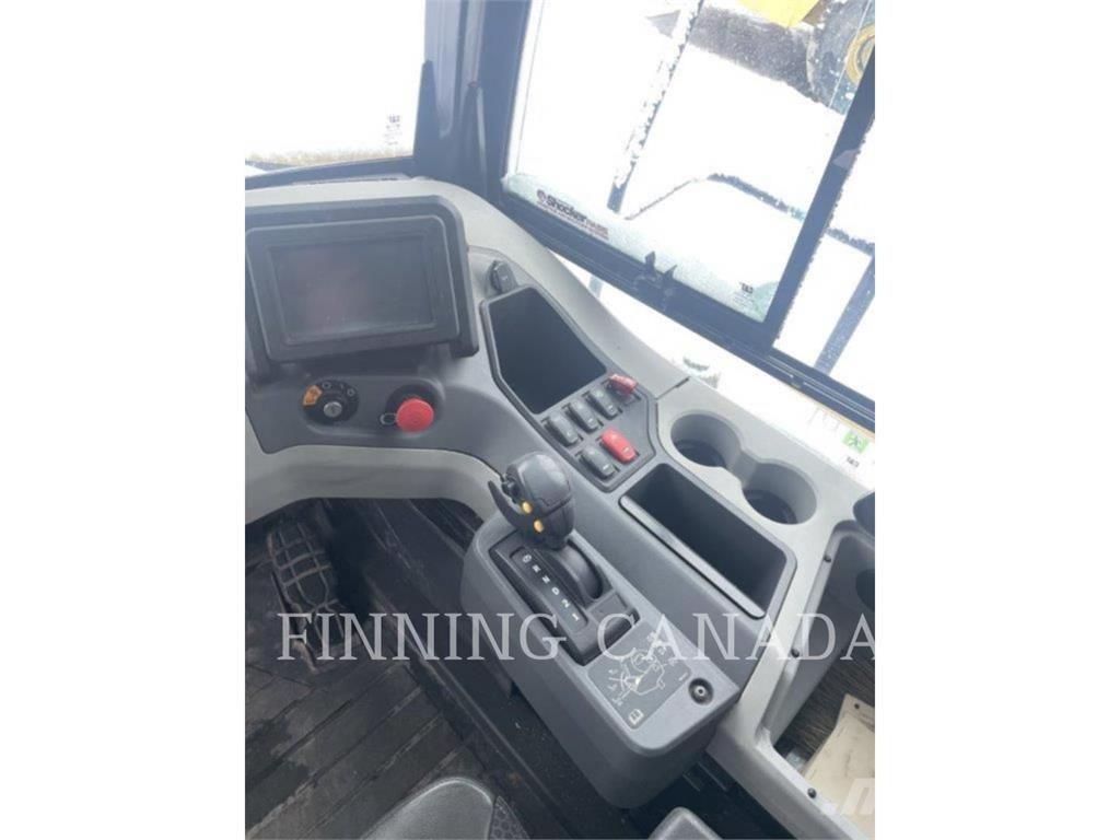 CAT 745 ساحبات مفصلية