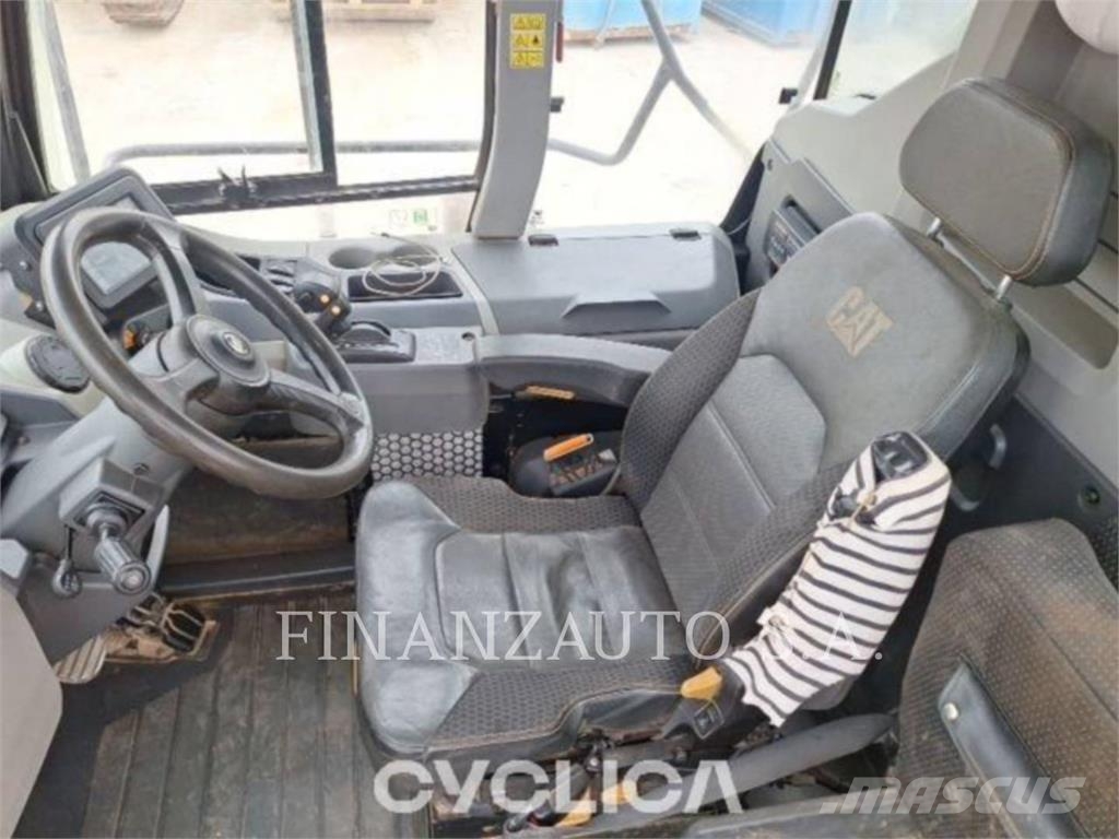 CAT 745 Dumper - Knickgelenk
