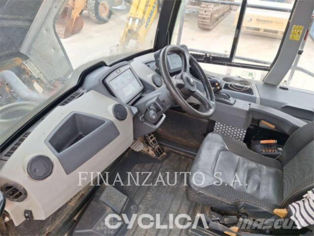 CAT 745 Dumper - Knickgelenk