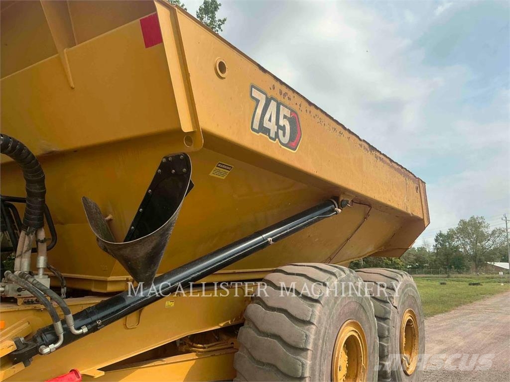 CAT 745 T Зчленовані самоскиди