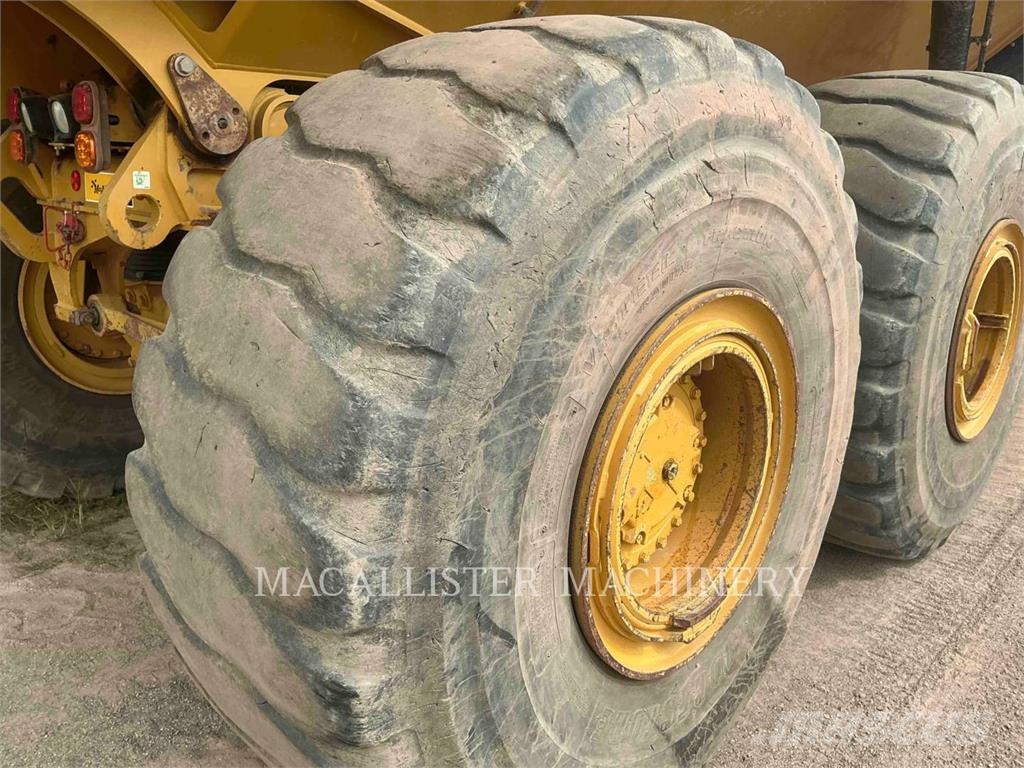 CAT 745 T Зчленовані самоскиди