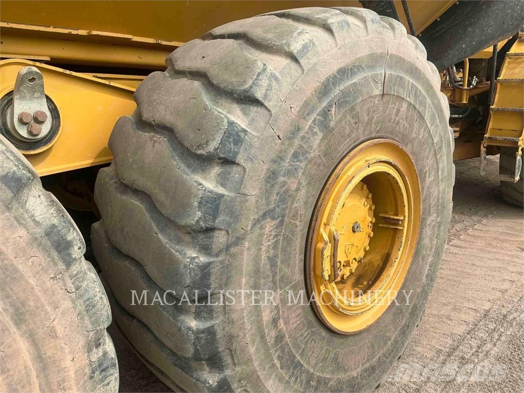 CAT 745 T Зчленовані самоскиди