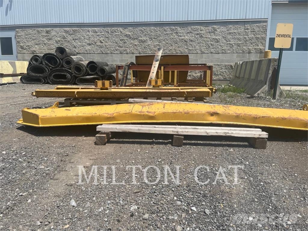 CAT 745 TAILGATE (DAMAGED) Chassi e suspensão