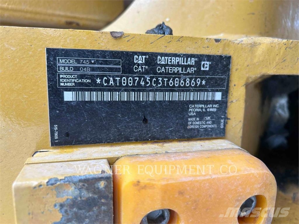 CAT 74504 アーティキュレート式ダンプトラック