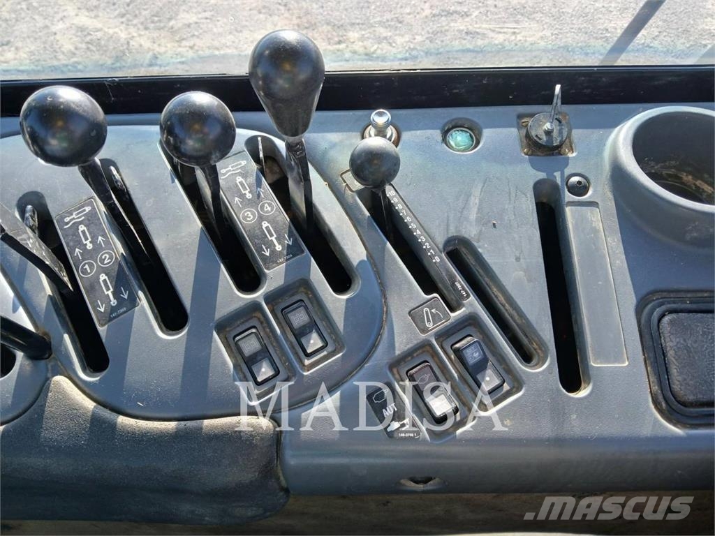 CAT 75E الجرارات