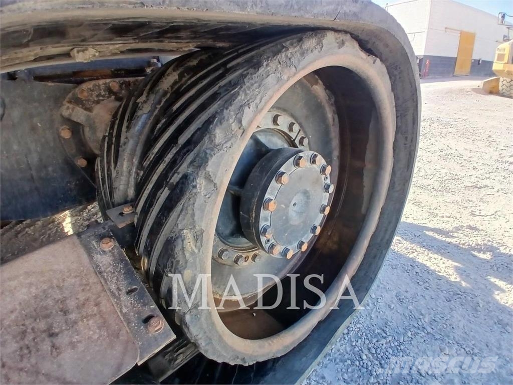 CAT 75E الجرارات