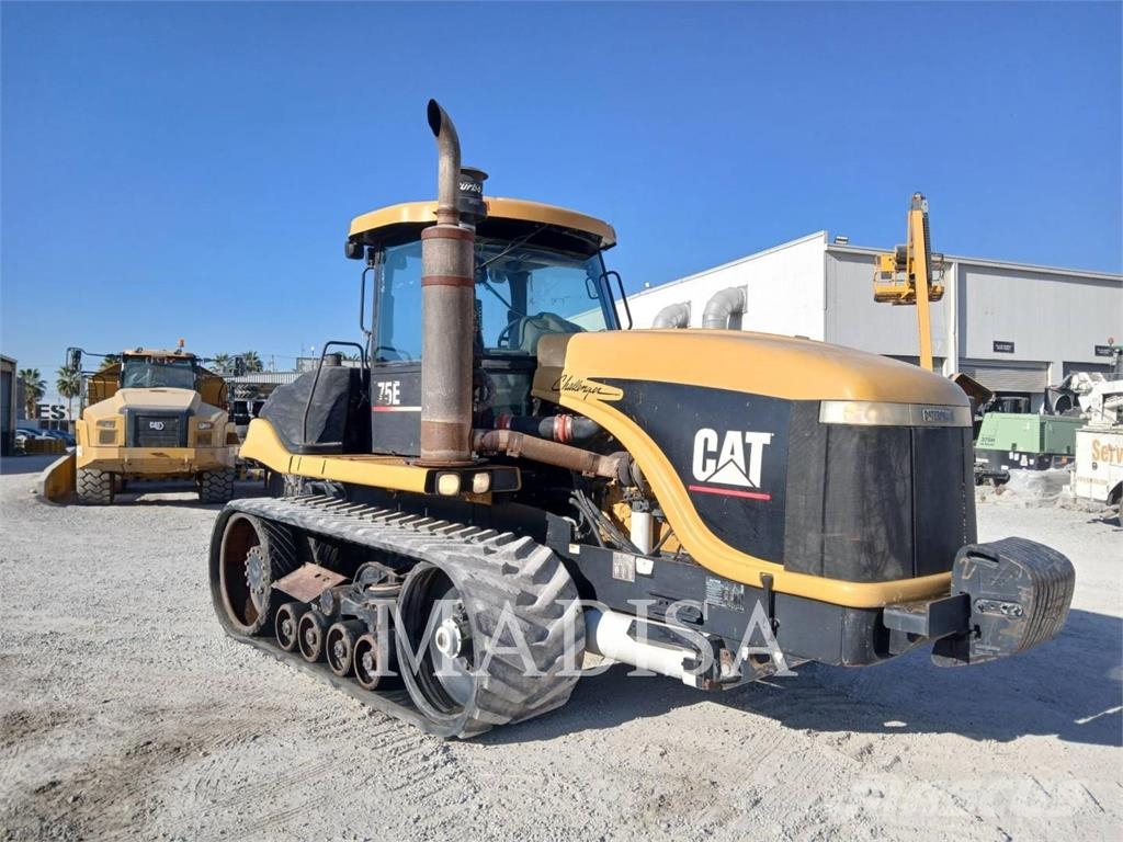 CAT 75E الجرارات