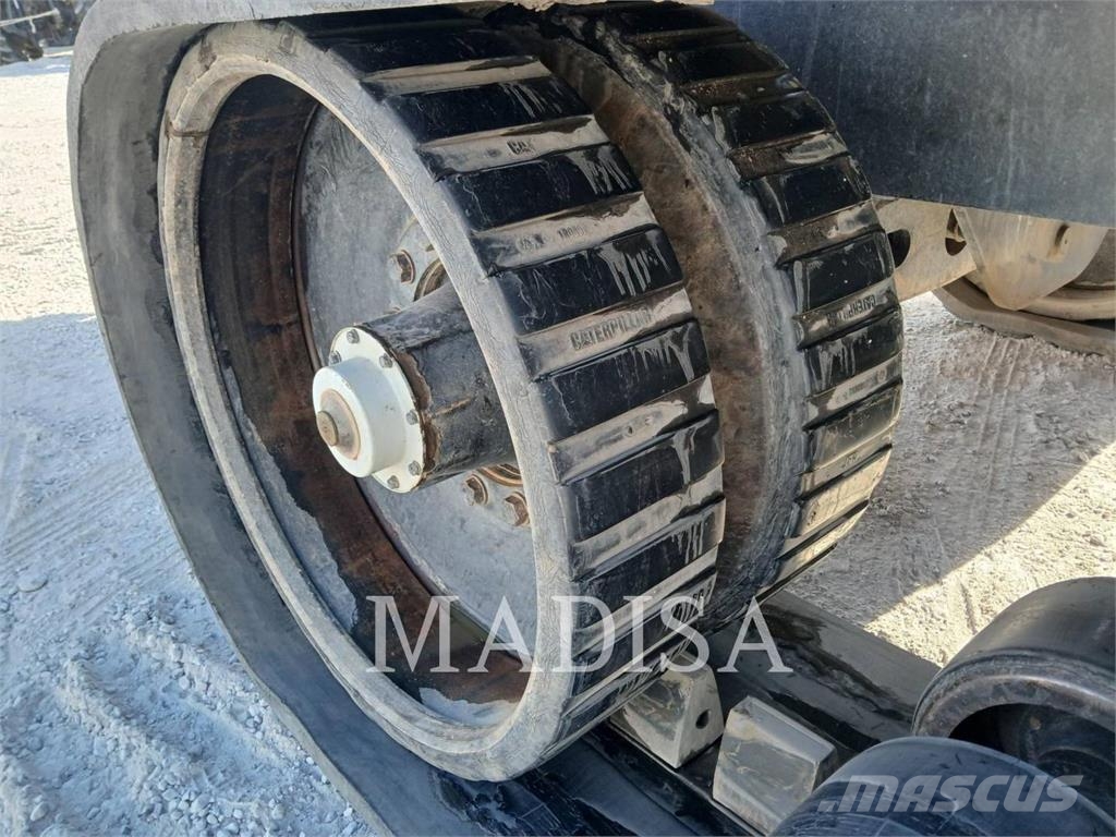 CAT 75E الجرارات