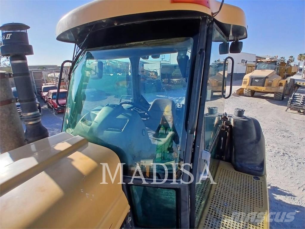 CAT 75E الجرارات