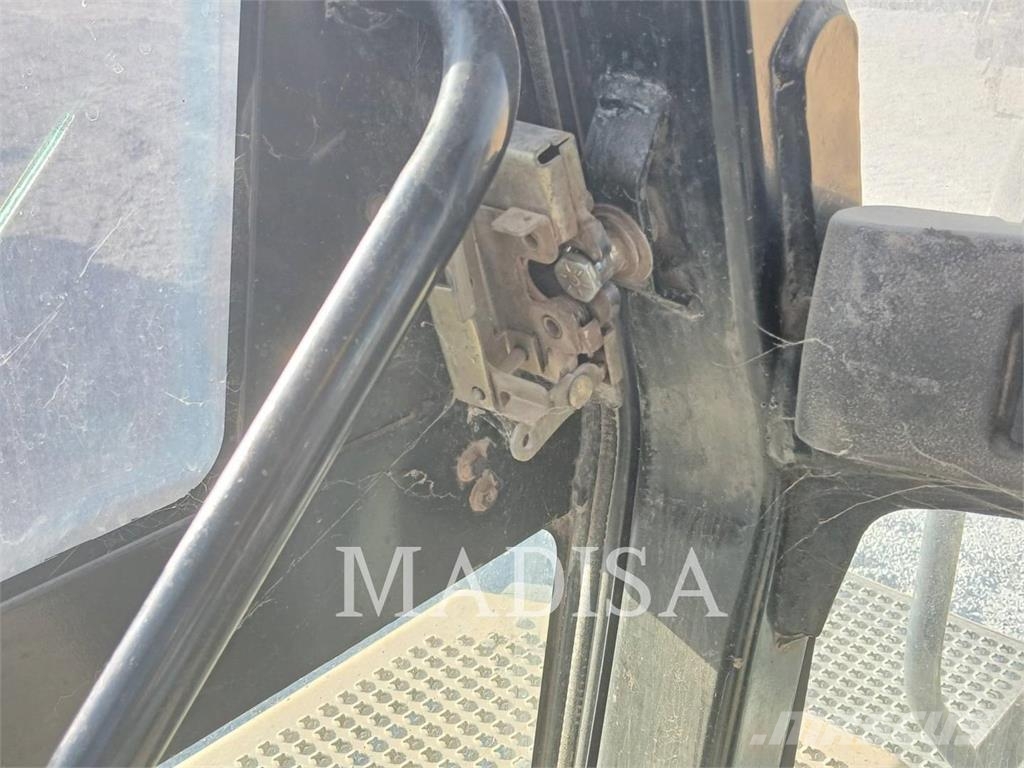 CAT 75E الجرارات