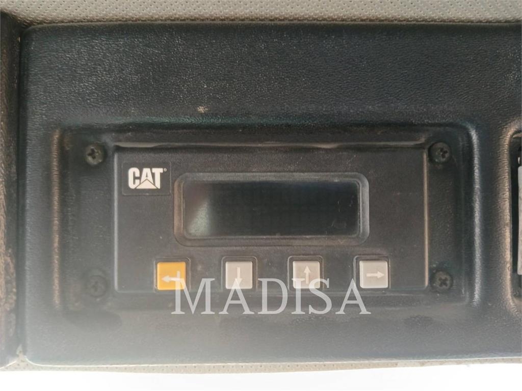CAT 75E الجرارات