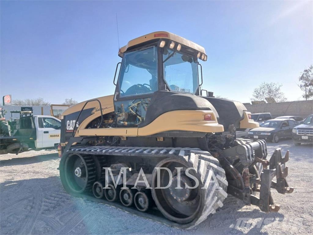 CAT 75E الجرارات