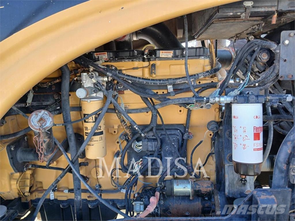 CAT 75E الجرارات