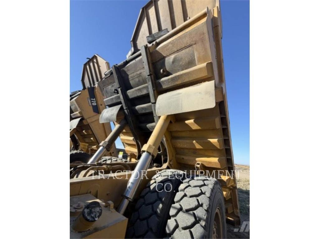 CAT 770 연결식 홀러