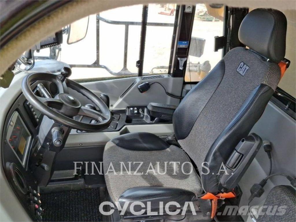 CAT 772G Liigendraamiga pinnaseveokid