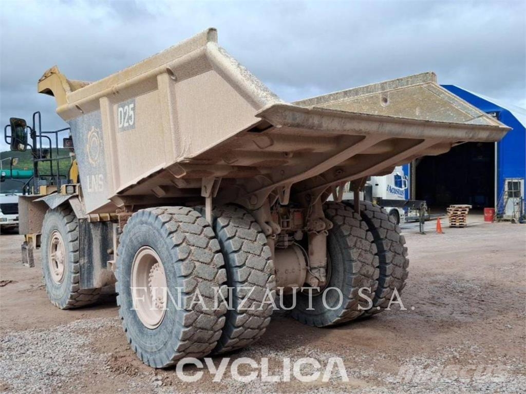 CAT 772G Liigendraamiga pinnaseveokid