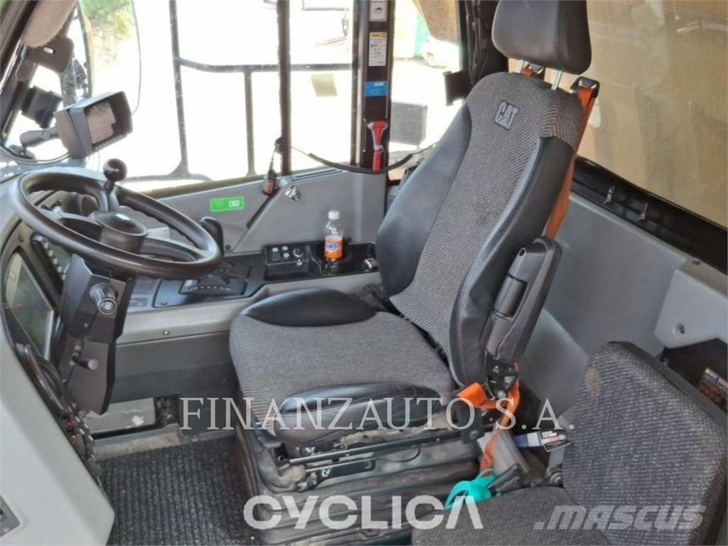 CAT 772G Liigendraamiga pinnaseveokid