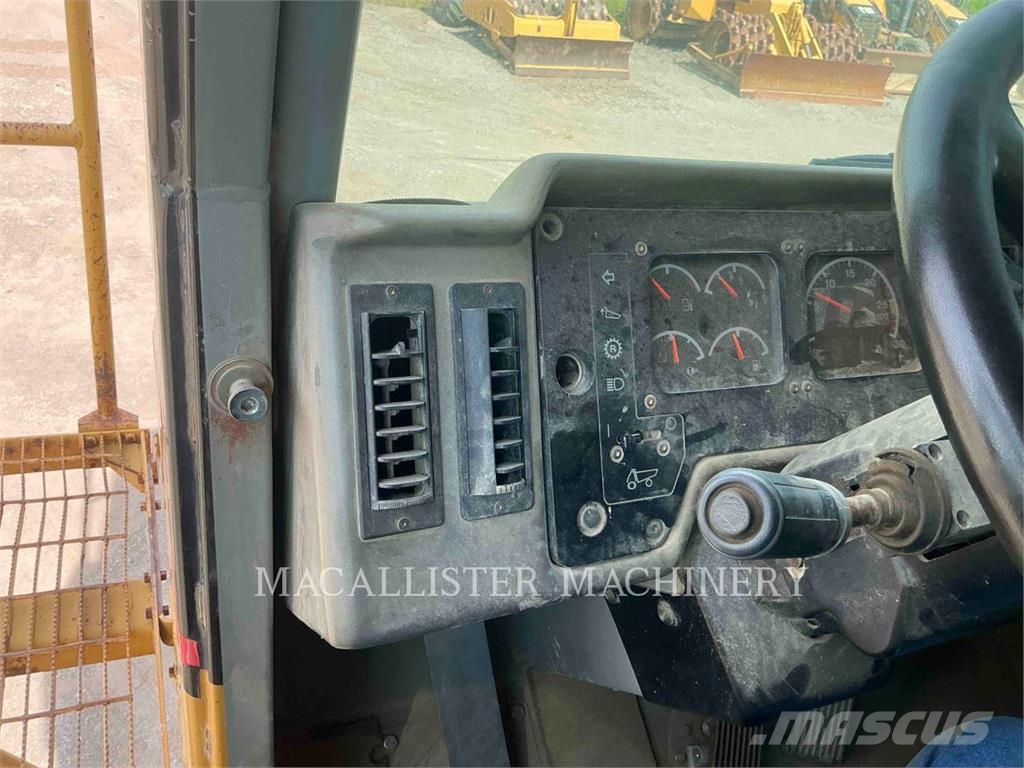 CAT 775E Terrængående lastbiler