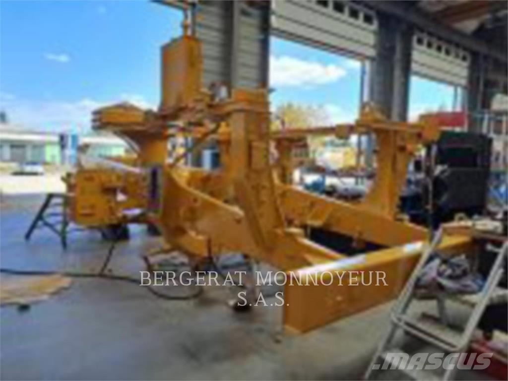 CAT 775G Dumpers articolati