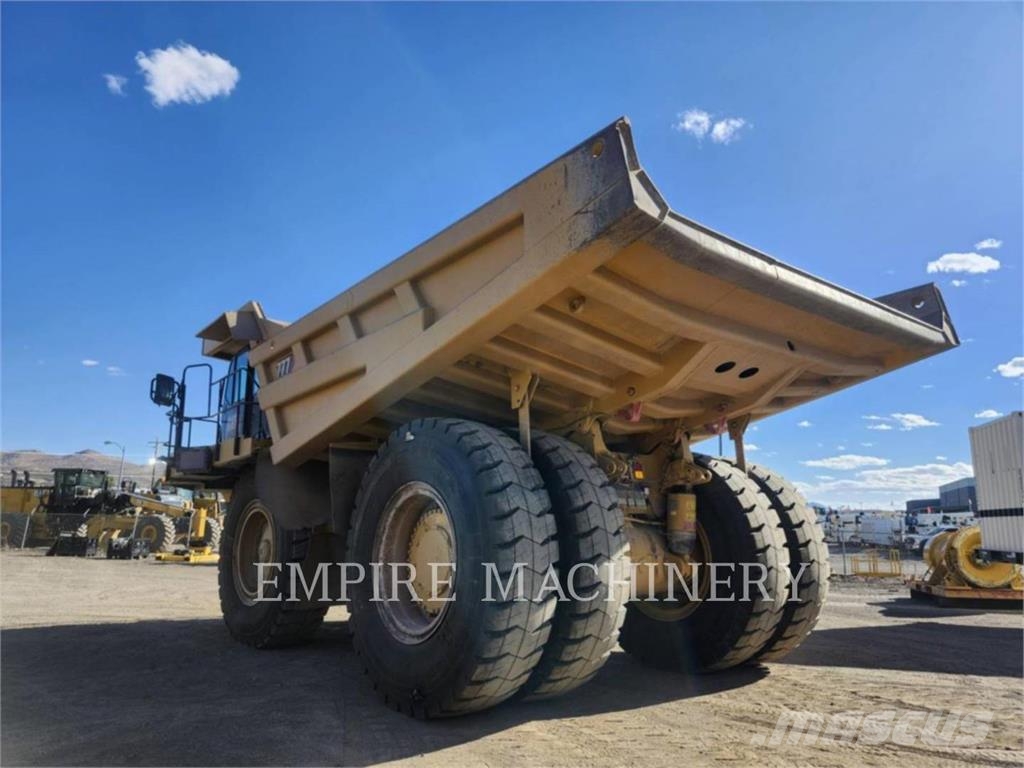CAT 777-07 Dumper - Knickgelenk