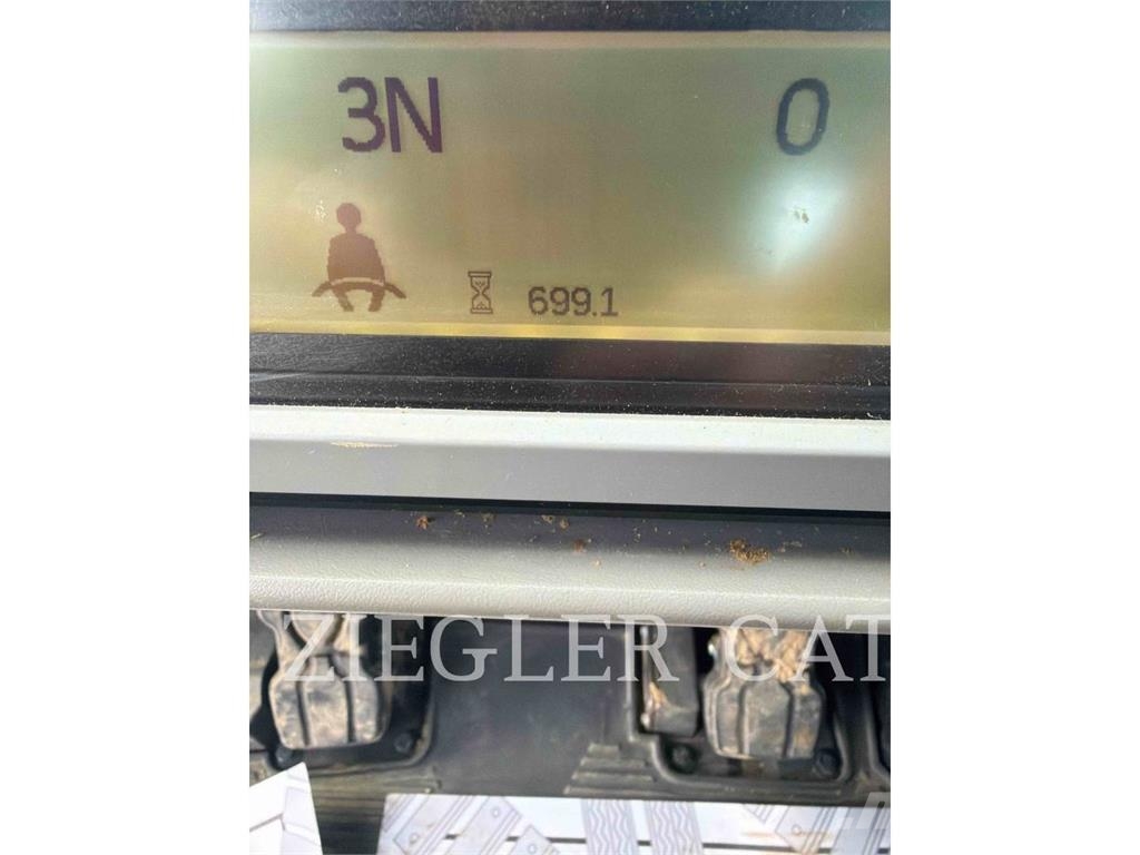 CAT 815 Pinnasetihendajad