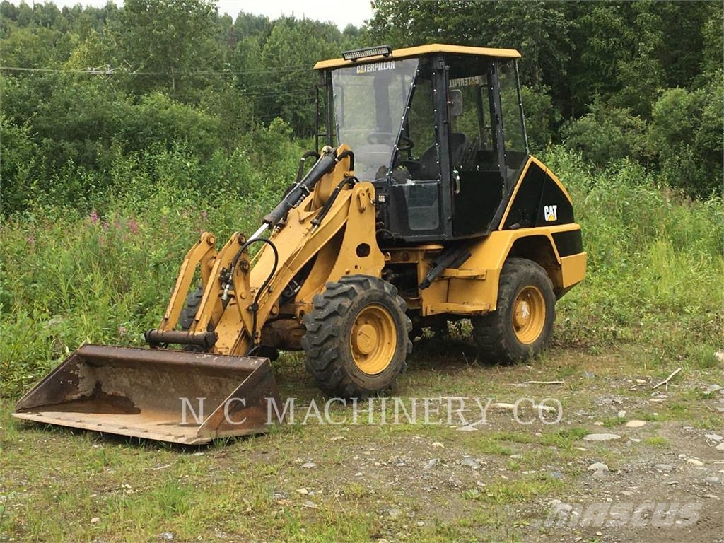 CAT 902 Naudoti ratiniai krautuvai