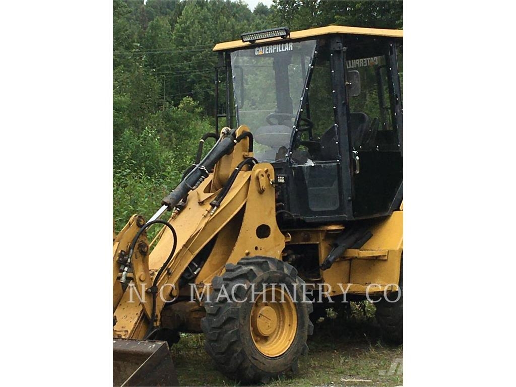 CAT 902 Naudoti ratiniai krautuvai