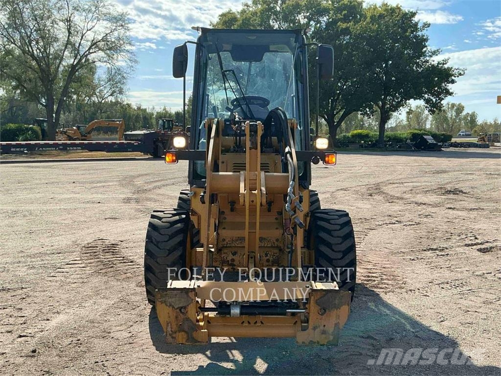 CAT 903D Kolové nakladače