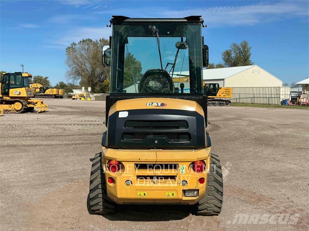 CAT 903D Kolové nakladače