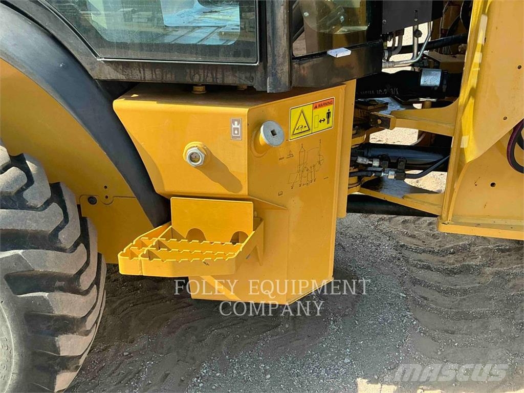 CAT 903D Kolové nakladače