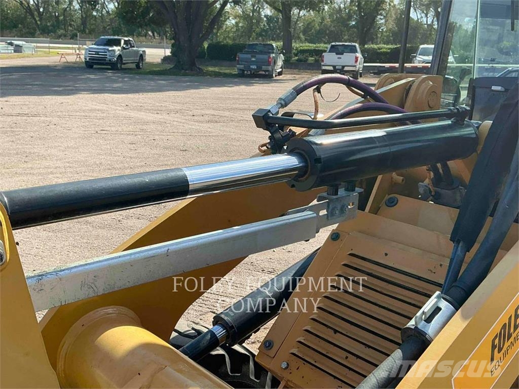 CAT 903D Kolové nakladače