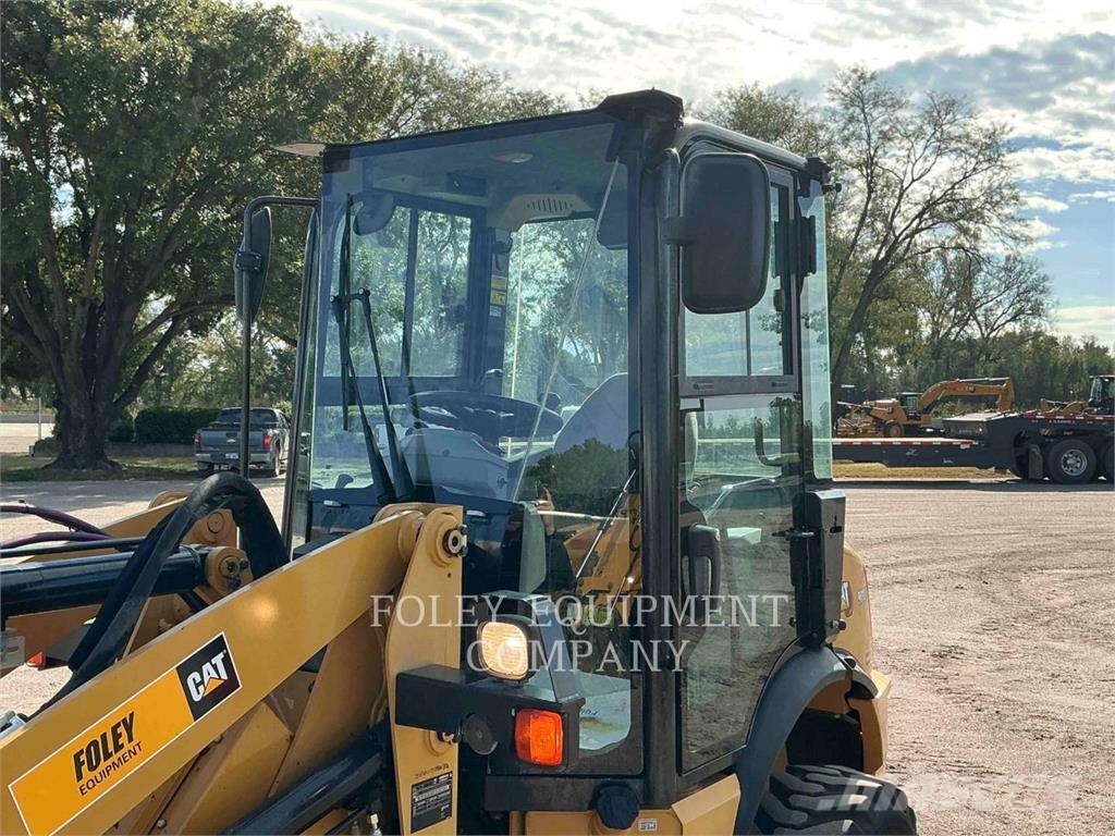 CAT 903D Kolové nakladače