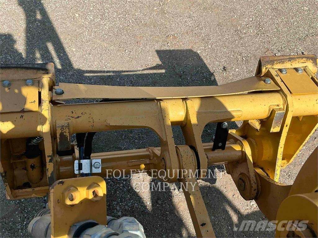 CAT 903D Kolové nakladače