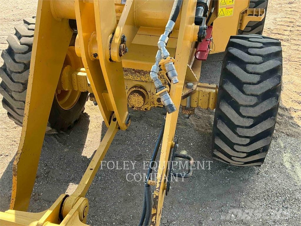 CAT 903D Kolové nakladače