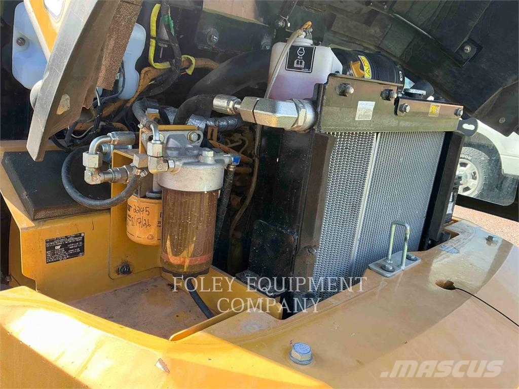 CAT 903D Kolové nakladače