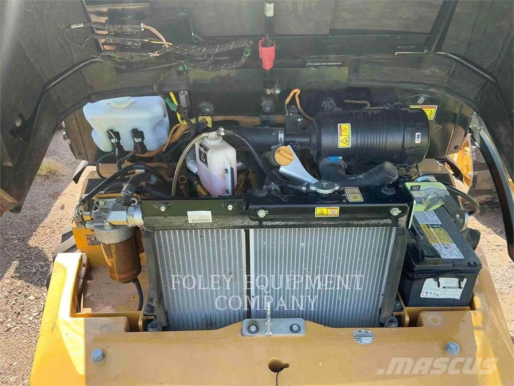 CAT 903D Kolové nakladače
