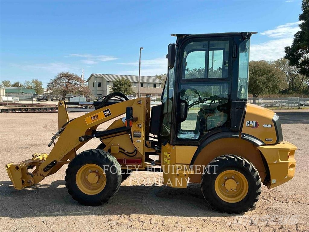 CAT 903D Kolové nakladače