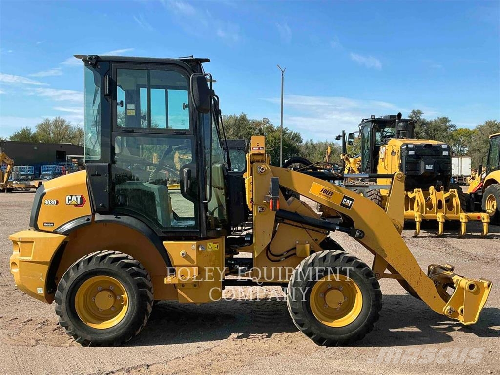 CAT 903D Kolové nakladače
