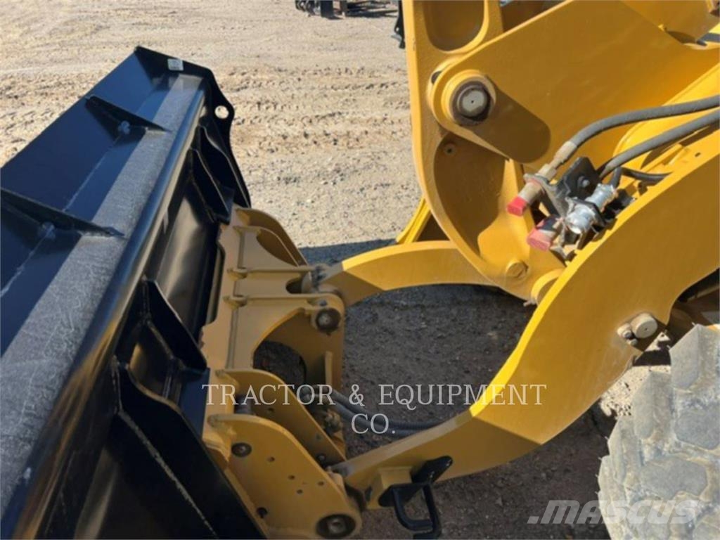 CAT 906 Chargeuse sur pneus