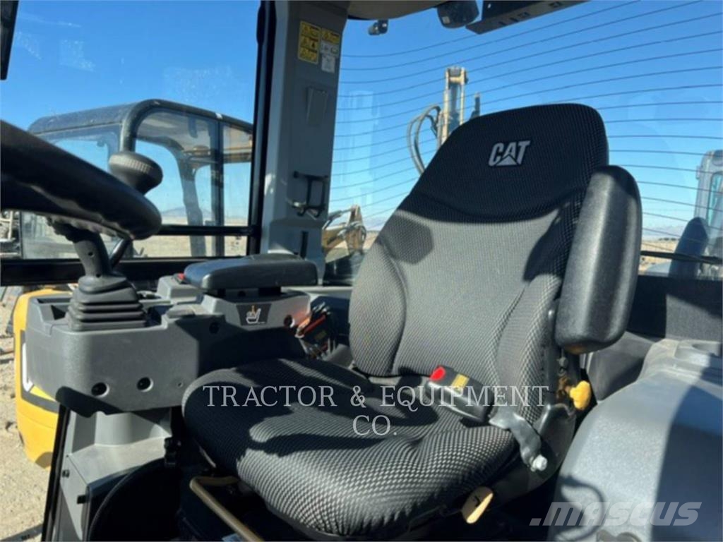 CAT 906 Chargeuse sur pneus