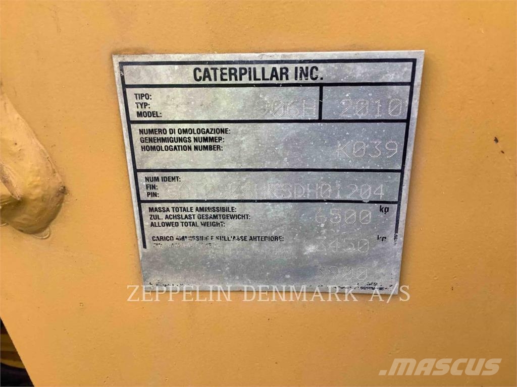 CAT 906H لوادر بعجل