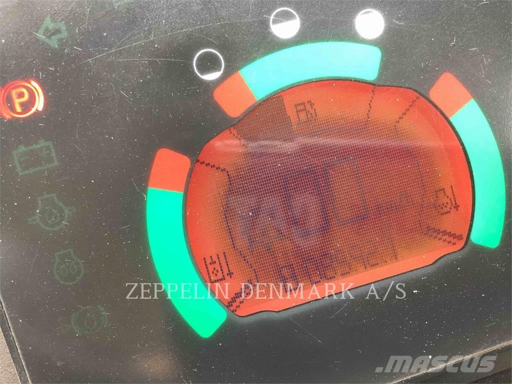 CAT 906H لوادر بعجل