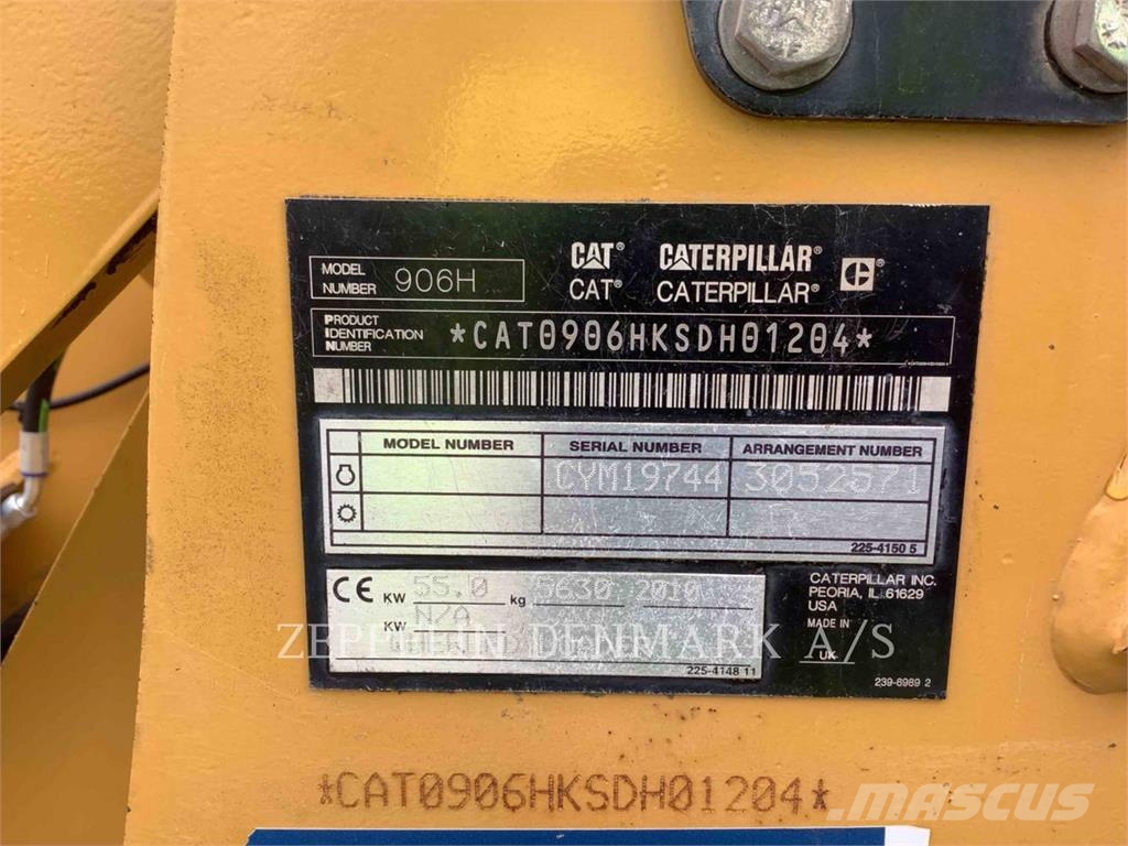 CAT 906H لوادر بعجل