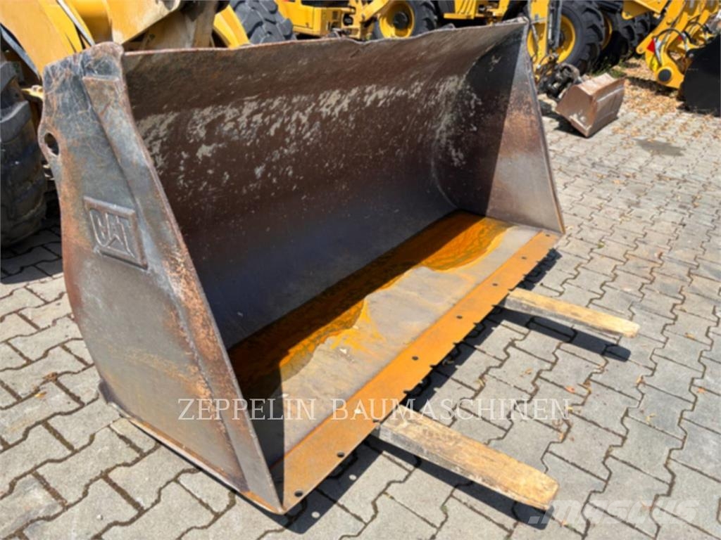 CAT 906H Kolesni nakladalci
