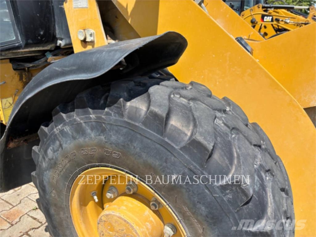 CAT 906H Kolesni nakladalci