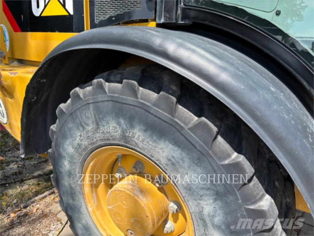 CAT 906H Kolesni nakladalci