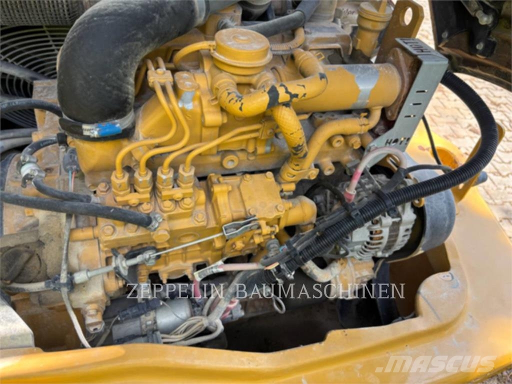 CAT 906H Kolesni nakladalci