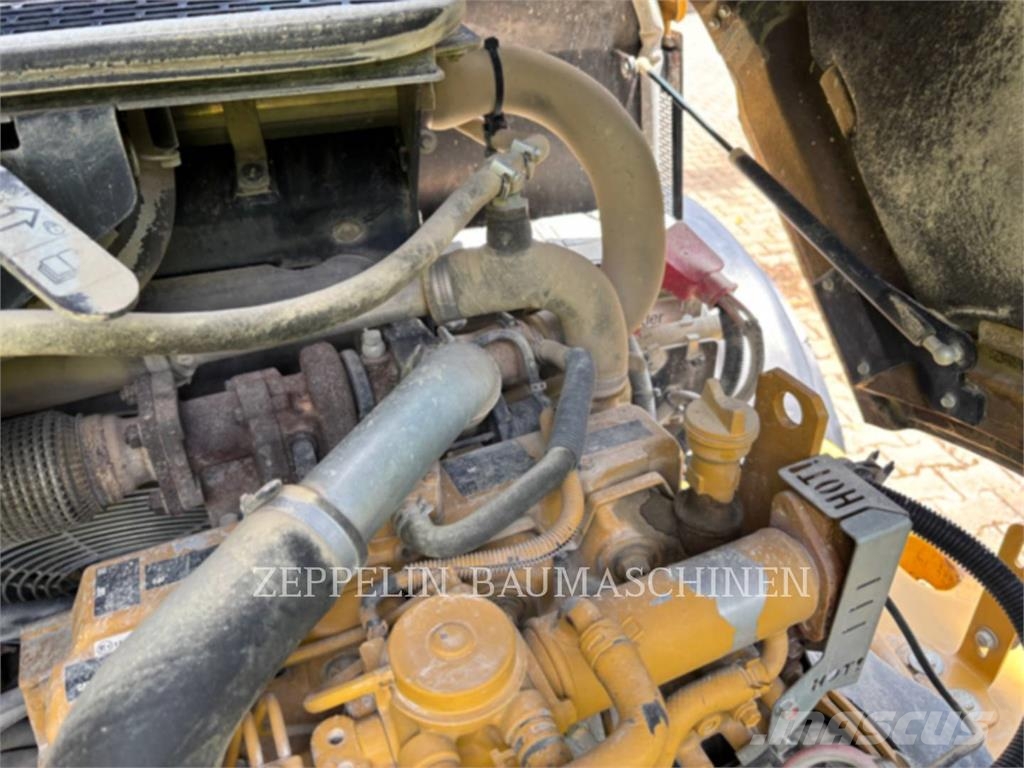 CAT 906H Kolesni nakladalci
