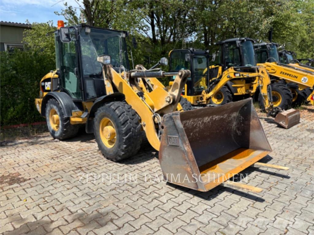 CAT 906H Kolesni nakladalci