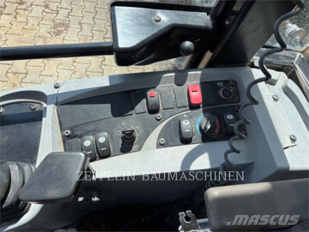 CAT 906H Kolesni nakladalci